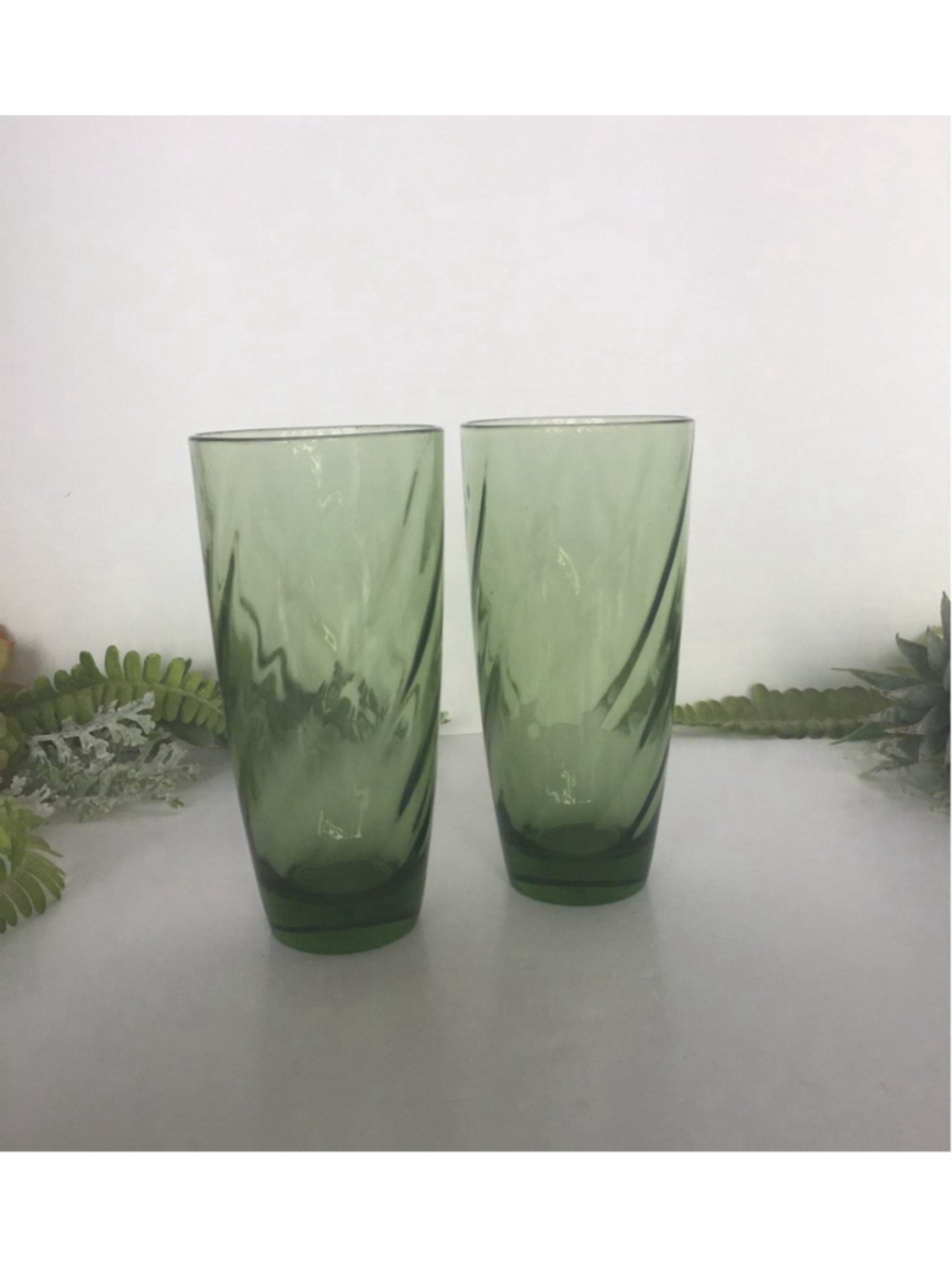 Vintage MCM Avacado 12 ounce drinking glasses set of 2